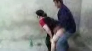 Brutalny człowiek sex mokra cipka wkręca się z dwoma dusznymi striptizerkami w klubie