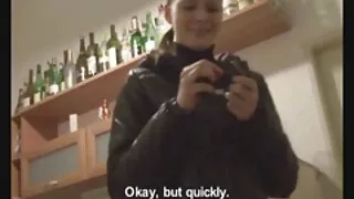 Chłopaki zdjęli młodą dziewczynę sexi filmy za darmo w nocnym klubie i zabrali ją do chaty na anal sex grupowy