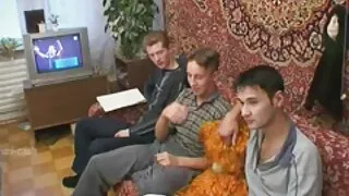 Wytatuowany student z sex filiki za darmo rudymi włosami dostaje Podwójna penetracja na castingu