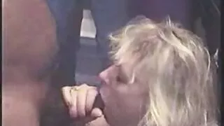 Blondynka dostała spermę mamuski sex video na tyłek po ostrym seksie w oleju