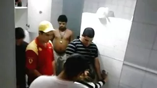 Blondynka lubi uprawiać seks międzyrasowy przed snem darmowe filmy z gejami