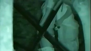 Ciemny odcień zabili na podłodze chudy gracz darmowe filmiki z laskami w białych rajstopach